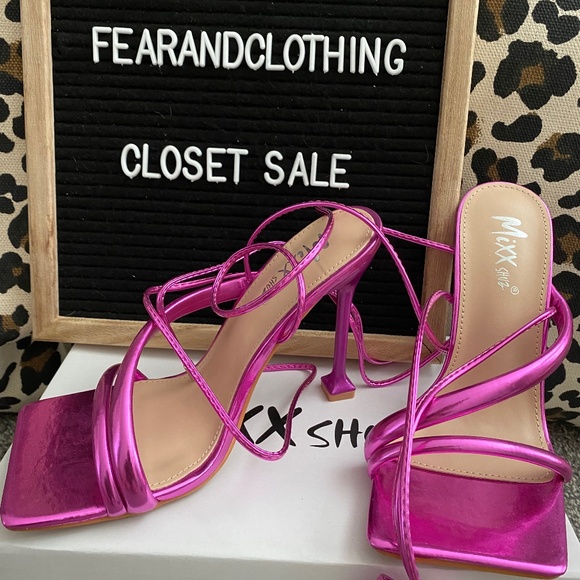 NWT Fuschia Tie Up Heels - Picture 1 of 2